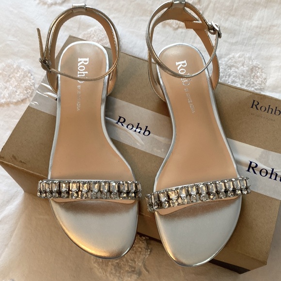 ROHB by Joyce Azria Cava Silver with Crystals flat Sandals Size 7.5 - Picture 4 of 10